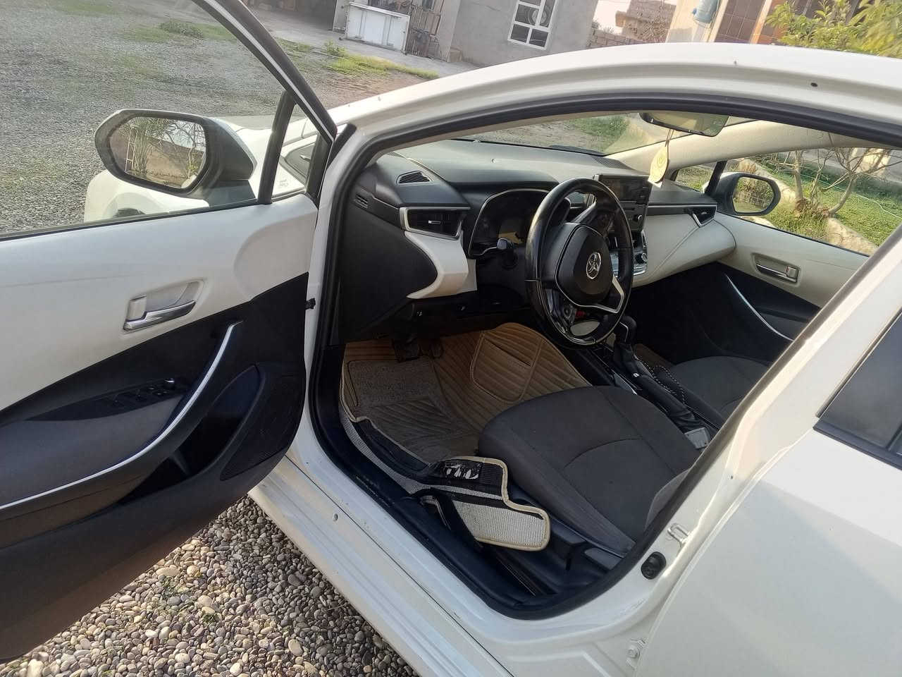 كورلا  خليجي بانزين موديل 2019 شكل
صبغ جاملغ بدون دواخل محرك 1800 رقم اربيل
10 ايرباك 5 ويل كب /قيادة ذاتية حساسات أمامي وخلفي /شاشة كبيرة وكامرة /لد نهاري / مانع انزلاق/ تحكم ستيرن جهتين/ اشاير بلمري/صندوق ذكي/ تبريد بيانو ثلج أمامي وخلفي/ نظام قيادة سبورت وعادي
ترايها زيرو و مصروف عليها  
السعر 155
***********
