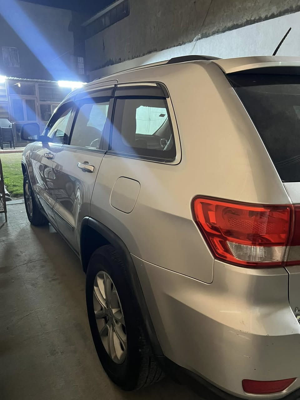 السلام عليكم ، جيب 2011 رقم بغداد وارد امريكي للبيع ضررها الباب الخلفي عكس السايق بي جراد بسيط  موضح بالصورة و الجاملغ الخلفي عكس السايق مصبوغ ، سعرها 155 ورقة و بيها مجال بسيط ، مكان السيارة الأنبار - الفلوجة 
للتواصل 
***********
