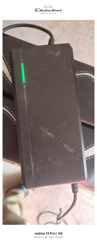 شاحن أصلي • يشحن ٥ بطاريات • فلوجة حي الشهداء