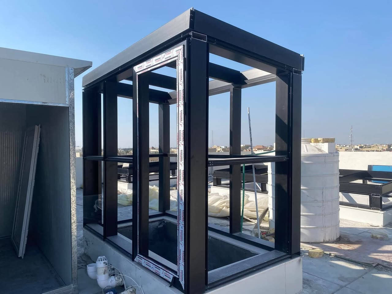 مجموعة من اعمال السكاي لايت بتصميم مميز!

شركة درع البيت للألمنيوم والزجاج تقدم مجموعة من اعمال السكاي لايت في مدينة الناصرية، حيث تم تنفيذ المشروع بأعلى معايير الجودة لضمان المتانة والأمان والجمال المعماري.

🔹 المواصفات الفنية للمشروع:
✅ الزجاج المستخدم: لامنيت مجلتن بثلاث طبقات زجاج مع سبيسر 12ملم، بلون بحري يعكس الأناقة والهدوء.
✅ مقطع الألمنيوم: كيرتن 5*15، يتميز بالقوة والصلابة لتحمل الظروف الجوية المختلفة.

نحرص دائمًا على تقديم الحلول العصرية في مجال الزجاج والألمنيوم، 

📍 مواقعنا:
 • أربيل: الصناعه الجنوبية خلف المعارض 
 • الأنبار – الفلوجه: مقابيل كليه السراج 

📞 للتواصل والاستفسارات:
***********
***********

#درع_البيت #سكاي_لايت #ألمنيوم #زجاج #تصاميم_عصرية #الناصرية #مشاريع_معمارية #العراق
