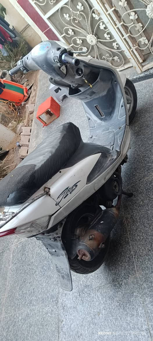 السلام عليكم دراجه ماكس قجمه مفتوحه بس كاور دراجه خير من الله بل مشي تعبر ال100 
كلوبات كله شغاله 
سلف مبدل 
كابريته بلاديه
كفرات بلاديه 
السعر 650 وبيها مجال للشراي 
الرقم.***********
