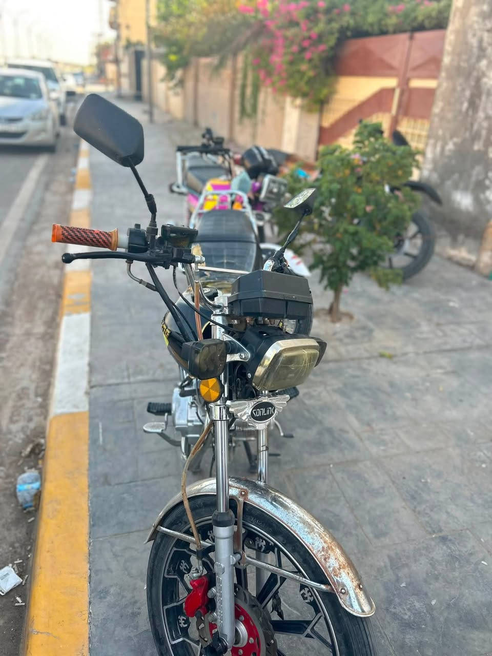 سيفان ٢٤  مكينه ١٥٠دراجه مكفوله ٦٠٠ وبيها مجال
نقصها اشاير ٢ بس الباقي مكفول مكان ديالي كنعان
***********
