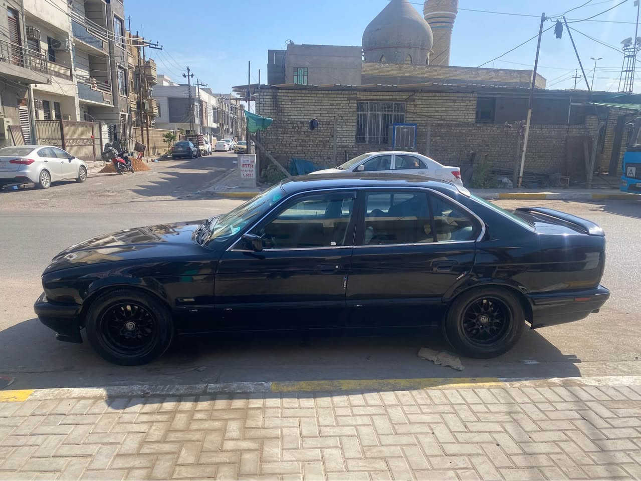 Bmw بي ام دبليو 
مكينة ٥٣٥ اصل جديدة مع الكير مصار فترة سبوع من شديتهن 
كراسي خرن ميموري عقل جدد جلد اسود  
لون اسود ملكي 
تبريد ثلج منضومة جديدة مشدودة بيها 
بيها شلعة الة تشك الكاع 
السعر ٤٨ ورقة وبيها مجال بسيط للي يريد السيارة كلش نضيفة ولا قطرة خياس نهائيا وكاملة مابيها اي نقوصات 
للتواصل واتساب او خاص 
*********** بغداد, العراق
