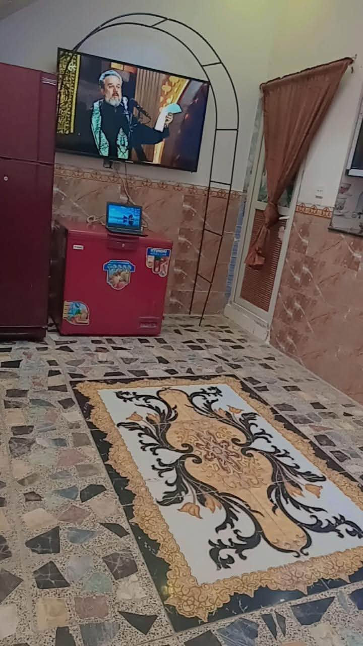 سلام عليكم بيت للبيع مكانه بغداد حي اور أم الكبر والغزلان مقابيل قطاع 79/78 بيت يحتوي على طابقين وثالث بيتونه وصطحين امامي وخلفي الطابق الأول صحيات خارجيه وداخليه 
حوش ستقبال صاله غرفه مطبخ حار وبارد معزول ترك 
طابق ثاني غرفتين وصاله وصحيات وبلكونه وثالث صاله وصطحين وصيح فوك البيتونه 
رقم استفسار 
*********** بي واتساب 
*********** بي واتساب ايضاً
