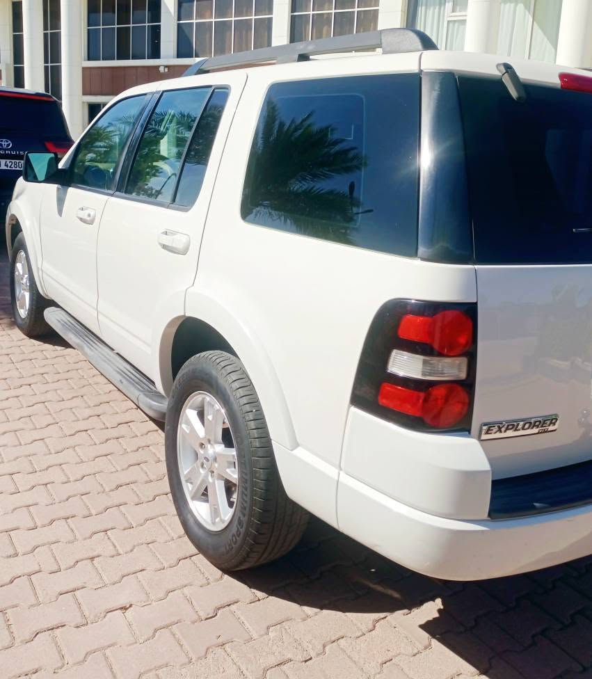 السلام عليكم 
فورد اكسبلور 2010 خليجي للبيع 
فول مواصفات 

V6  
7 راكب مكفولة
  رقم سليمانية جديد
4x4
شاشة 
تبريد قطعتين ثلج🥶
تخم تايرات جديدة
كامره 
وباقي التفاصيل موضحة بالصور+ 

مكاني كركوك مكلف بالنشر رقم هاتف صاحب السيارة 

***********. كركوك, العراق
