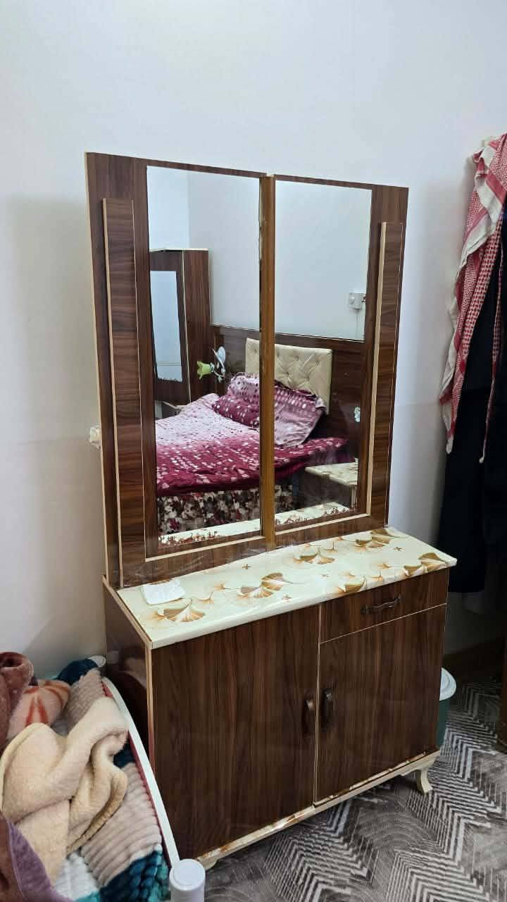 غرفة نوم 6 قطع شرط النضافه خشب mdf 275 واتحده كل المحلات بكركوك بالاسعار من معرض سالم نجار 
*********** كركوك, العراق
