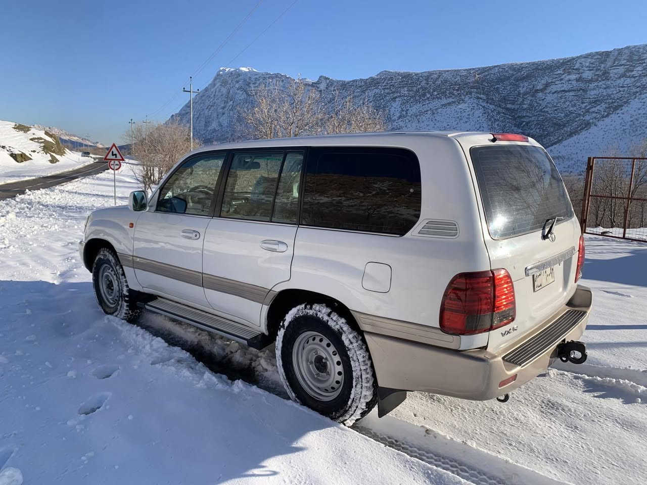 مۆنیکا 2002 قەتەری مواسەفات لیگزز ڤی ٨
ئاڕمی پلاستیکی هەولێر
ئاڕمو ئەوەلیات و موسو بڕاوەی بەشەرت 
سەقف و شانی بۆیاغ نیە حیزامیش نیە 
پەڵە پەڵە بۆیاغی هەیە 
فول مواسەفات تەنیا گێڕ عادیە 
گێڕ عادی 
مەکینە گەورەی ڤی ٨
ناو زەرد 
سلایت .. ئەی بیئێس .. کوشن کارەبا 
دەبڵ ئەکسل .. جام کارەبا .. تەحدید سورعە
دوگمەی قوفڵ.. دژە خلیسک .. شوێن عەینەک
پێش تەبەڵە .. سوکان جوڵاو 
٤ تایەو ویلی لۆک لۆک ڕۆمانی
قوفڵ مەرکەزی .. دەبڵ تەنکی بەنزین 
گێڕو مەکینەی بەشەرت فیتەر
ئەم مەسرەفانەی تیایە
شەفتی ئەکسلی پێشەوەی لای سایەق ئیش ناکا
بۆڵ بەرینی پێشەوەی سایەق دەنگی تیایە
باقیات گشتی بەشەرت 
112 گەڵاو معامەلە لە دوکانی سیاحیم 
*********** یان *********** دخان, السليمانية
