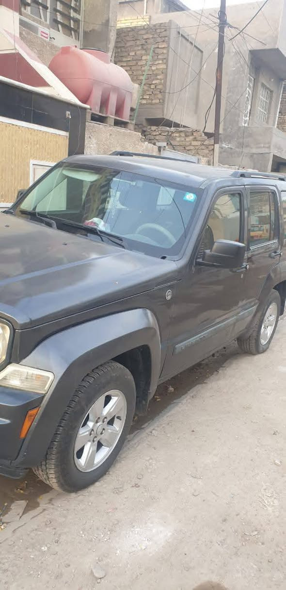 جيب لبرتي 2010 امريكي بدون حادث سيارة بلاديه ماعدا طخة بالباب تبريد شغال مكينه 3700 سعر 95 وبيه مجال مكاني بغداد باقي تفاصيل اتصال ع رقم ***********
