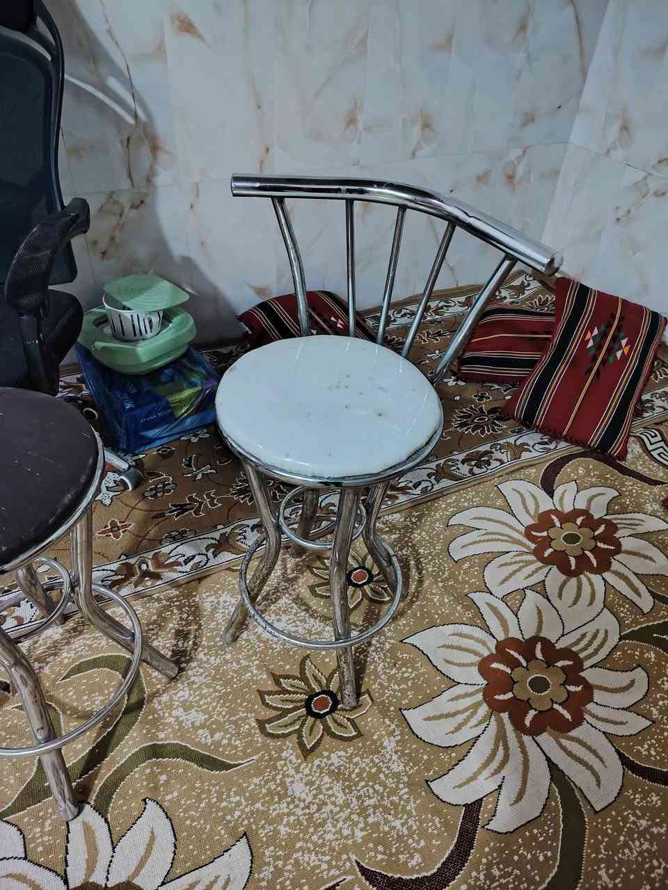 كراسي للبيع *********** سعر 40 بي مجال بصيط
