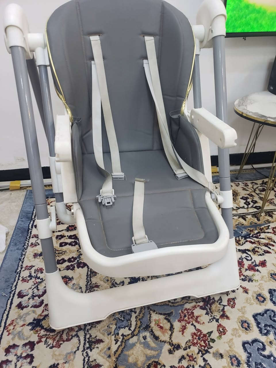 السلام عليكم 
كرسي طعام نظيف اخو الجديد ٣ في ١ كرسي طعام و مرجوحه و منام طفل 
ممكن التحكم بالارتفاع اله ثلاث مستويات ارتفاع بسعر ٦٠ الف و بي مجال


**إذا كنت صاحب هذا الإعلان وتريد حذفه لأي سبب، رجاءا أرسل رسالة إلى الدعم الفني**