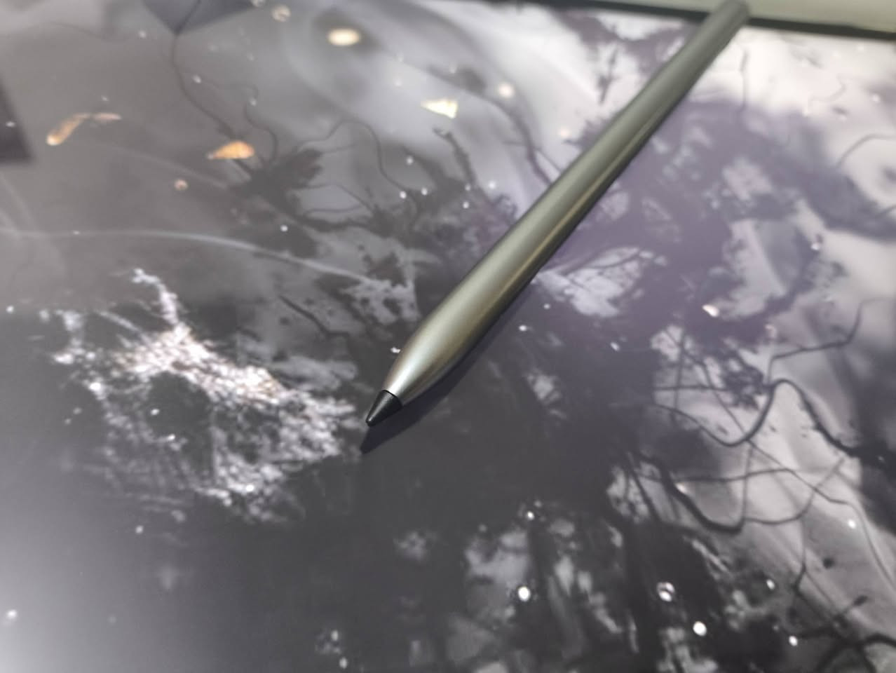 للبيع قلم
HONOR Choice Pencil

الأصلي

اللون رمادي

القلم مستعمل اسبوع واحد فقط

متوافق مع أجهزة:

Honor Pad 9

Honor Pad 10

Honor Pad X9a

المميزات:

حساسية ضغط عالية 4096 Level لكتابة ورسم دقيق

استجابة سريعة بدون تأخير أثناء الكتابة

تقنية Palm Rejection لمنع لمس اليد أثناء الكتابة

إمكانية التبديل بين القلم والممحاة بالضغط المزدوج

. تصميم معدني خفيف ومريح في الاستخدام

شحن سريع USB-C

مناسب للمذاكرة وتدوين الملاحظات والرسم

الحالة:

جديد فول  - أصلي 100% سعر 50 الف ...... للتواصل واتساب ***********
