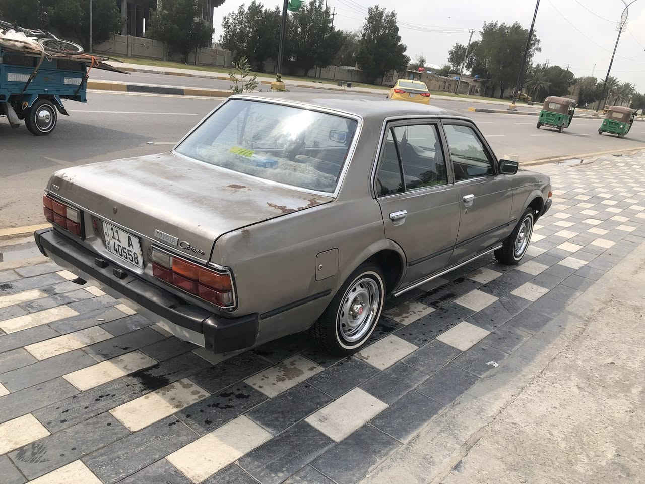 سلام عليكم كروناه موديل 1981سياره مكفوله من ضربه بيه صبغ مكانت سياره بلاديه كير ومكينه مكفولته تخم تاير جديد صدر مامي وخلفي جديد هزه جديد سنويه الى 30سياره جهزه تبريد دفهه شغل كهربائي كله شغله كل نقص مابيه السعره ٣٩مكاني بغداد بلديات وهذ رقمي ***********
