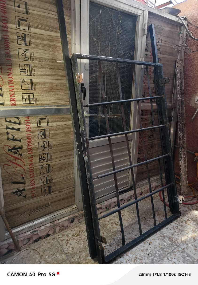 باب جهة يمين خلفي  للبيع مال اوبل اوميگا استيشن أبلادي كامل جيب وشد مع مكينه الجام وسعره ٣٥ الف وسيبايه سعره ٥٠ الف  مكاني بغداد الشعب    ***********
