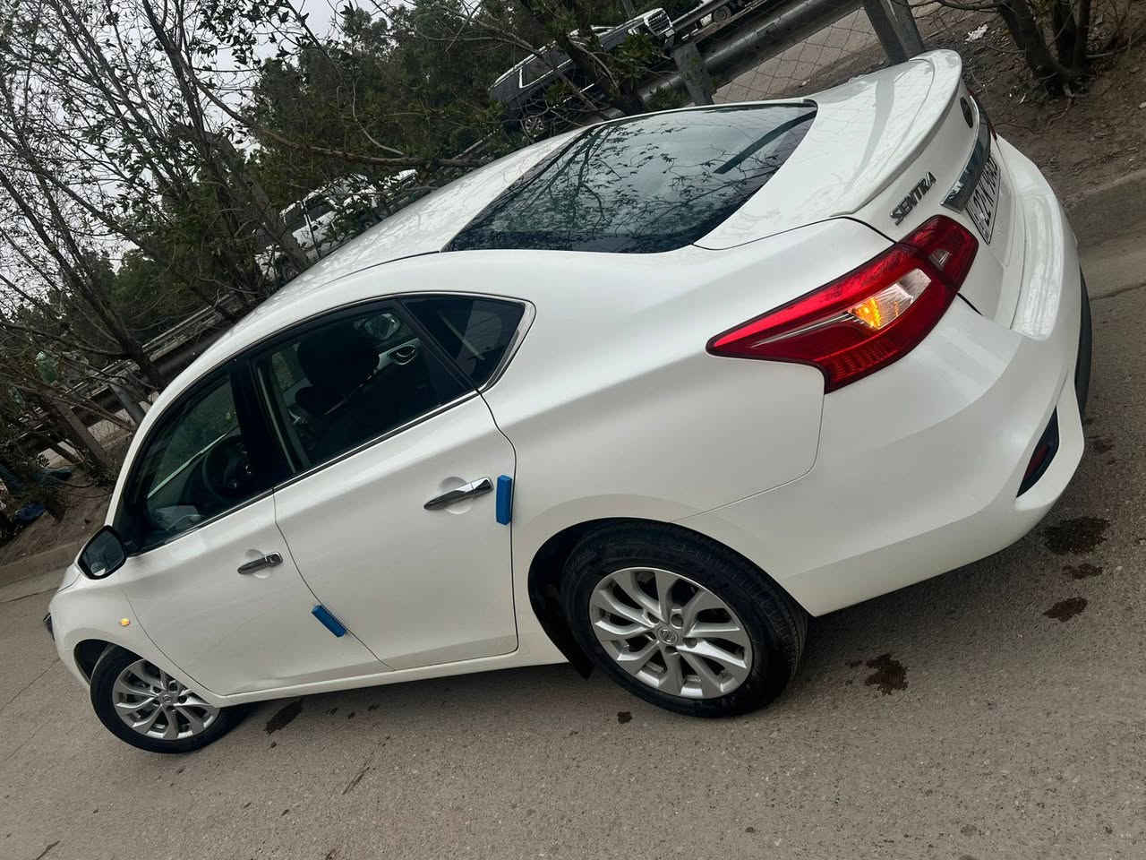 نيسان سنترا 2024  
فقط بيهه صبغ على كد التصليح بلصوره 
    محرك 1600
السيارة جديده تراي وضع شركه 
تبريد قطعتين ثلج 
ماشيه 20 الف 
سنويه وفحص وهزة كلها جديده 
رقم اربيل باسمي
السعر 125 وبيها مجال كلش قليل حك الجيه فقط 
العنوان بغداد الدوره   ***********
