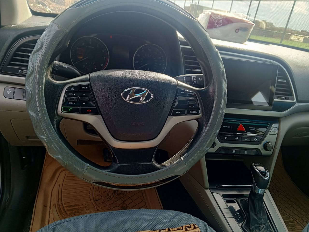 السلام عليكم  النتره للبيع  موديل  2017  وارد امركي 
سياره بيه  صبغ  صفحه بس  ضرره بس جاملغ  خلفي 
جهت  سايق و  صبغ  تكشير.... موبايل.. ***********
سعر.      (١٠٥)    وبيه. مجال. للطيبين   مكاني  الديوانية
