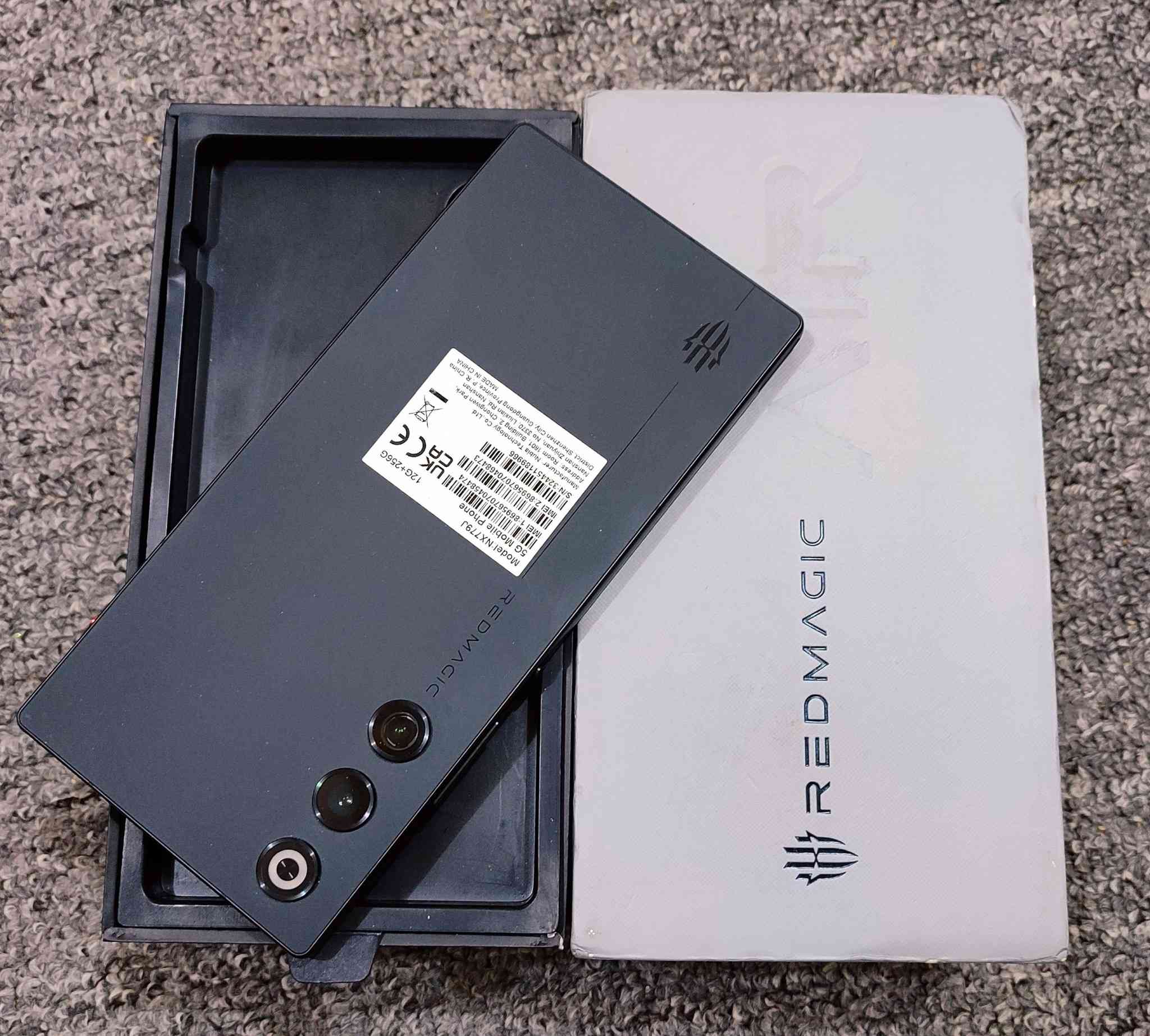 ريد ماجك 10 اير
جهاز اخو جديد استخدام قليل  
ذاكره 256 رام 12 
ملحقات كامله نظافته 100/100
السعر 600 قفل 
مكاني نجف ***********
