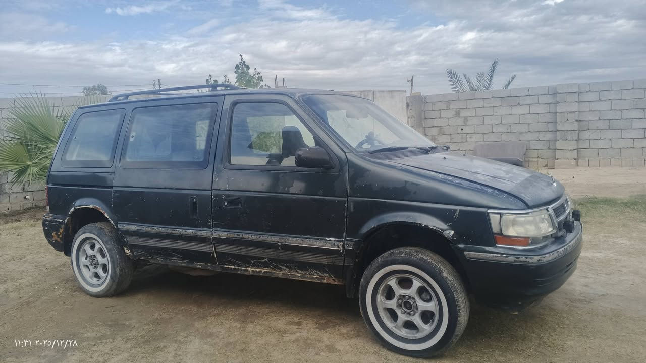 السلام عليكم ورحمه الله وبركاته
من رخصت الادمن سياره البيع دوج كلسلر  7 راكب       موديل1993
 مابيه اي نقص حديدية جديد تأيرات جديده 
محرك 3.3 كهربائيات شغاله رقم الانبار بسمي 
سنويه 2023.1.8 تنتهي 2026.11.22
ابوغريب خان ضاري  تواصل علا هاذه رقم ***********
