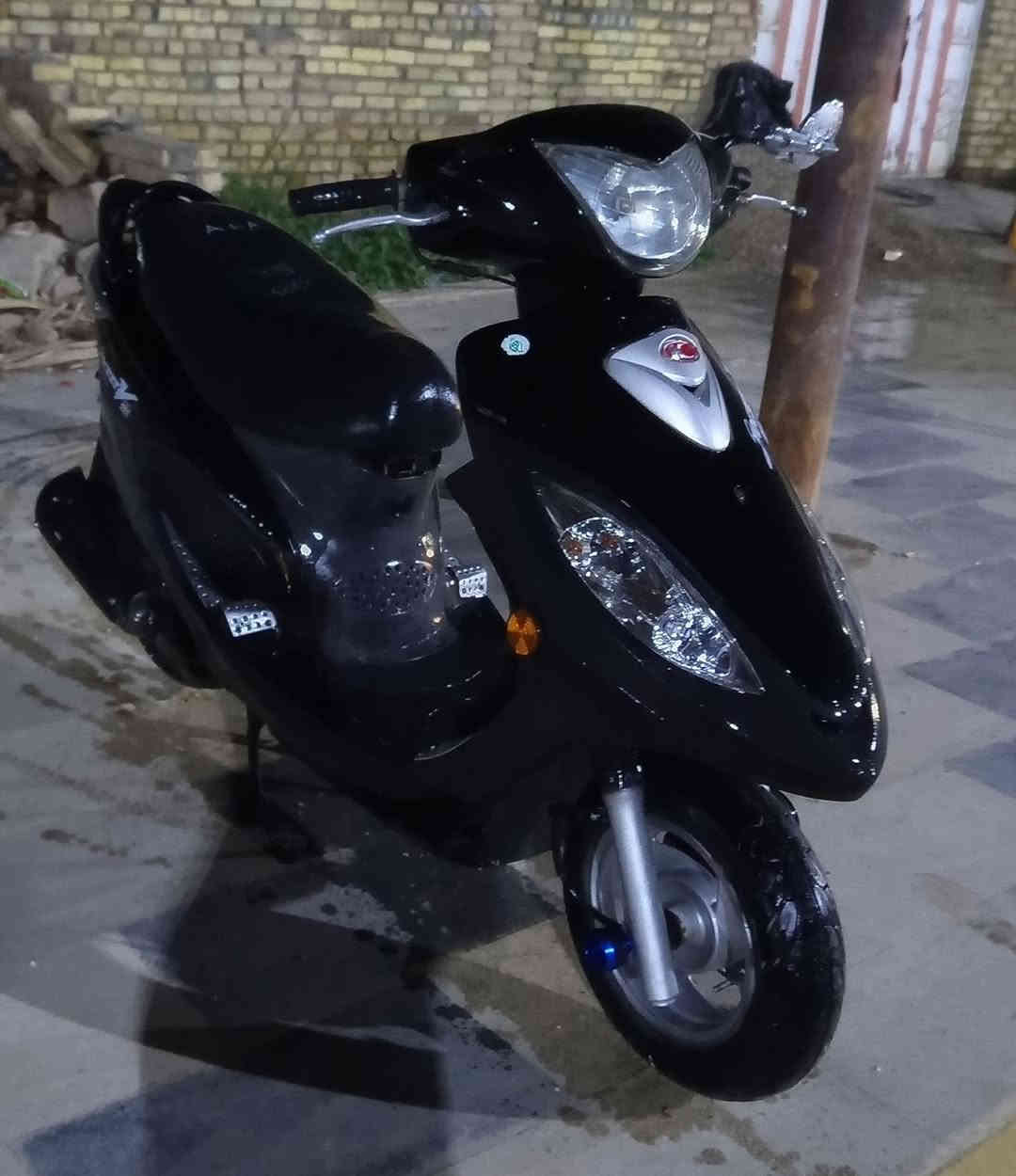 سلام عليكم دراجه البيع كامكو V2  كفاله عامه مكينه 150 ما مفتوحه دراجه خير من الله ما ناقصها شي موديل 16 السعر 1100 او بيها مجال تواصل *********** مكاني رفاعي
