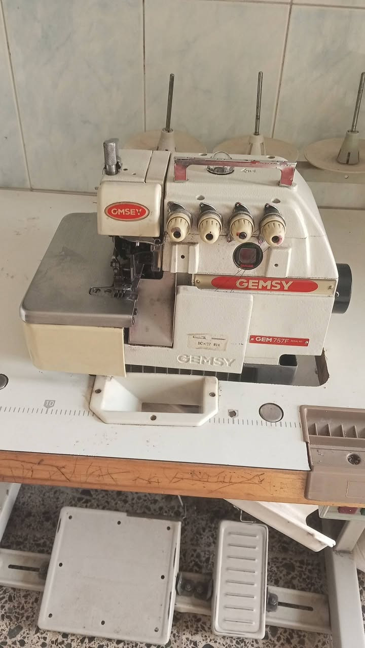 مكينه اوڤر للبيع السعر 175 نظيفه مستخدم قليل للتواصل واتساب ***********
