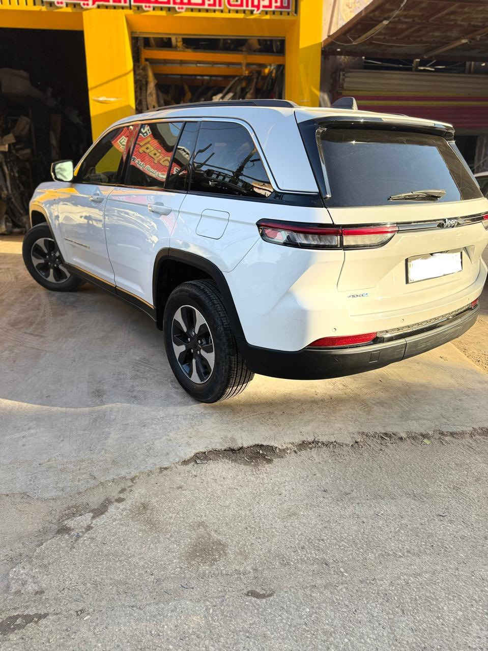 السلام عليكم
للبيع فقط
جيب هايبرد موديل 2024 وارد امريكي
الحادث / سرقة بدون اي حادث او صبغ فقط سرقة وكل القطع راجعة بلادي تفصيخ بدون قطرة صبغ وكما موضح في الصور بالمنشور ورقم الشاصي بالصور موجود
فول مواصفات 
بانوراما
3 شاشات 
رادارات وتوقف ذاتي 
حساسات
تحديد مسار 
وبعد بيها هواية مواصفات 
البطاريات كلها مكفولة وشرط الفحص 
الكهرباء والهايبرد 
محرك كير حدادة كشر كلها مكفولة وشرط الفحص 
السيارة كاملة مكملة الف متصرف عليها 
الرقم بغداد الجديد
مكان السيارة بغداد
الرقم او واتساب ***********
