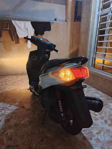 السلام عليكم دراجة سكنس فحل للبيع دراجة جديدة ما تعبانة مكينة مامفتوحة علة وضع الشركة كهربائيات كلهة شغالة سلف شغال نوزل 125ccدراجة نضيفة عنوان بغداد العبيدي السعر950الف رقم***********
