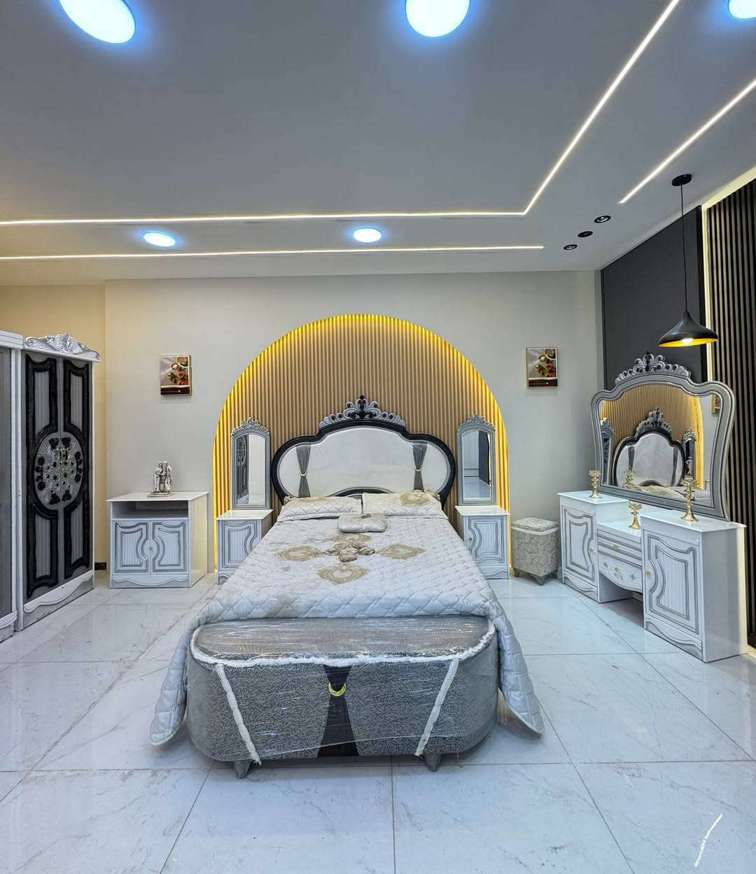 السعر // 975

🔅تفاصيل الغرفة المرمري  ....

خارج ٤ملم ام دي اف 🔺
وداخل معاكس ٣ملم 
صبغ حراري  درجة اولى 

عدد القطع  ٧ قطع 😍
🔺1 //جرباية  قياس  ١٦٠ × ٢٠٠ 
🔺//ميز جانبي ايسر قياس ٥٠
🔺2// وميز  جانبي  قياس ٥٠
🔺3// زاوية ارتفاع مترين عرض ٨٠
🔺4// وميز بلازمه  
🔺5//وميز مراية ارتفاع مترين عرض ١٢٠
🔺6// وكنتور ٦ باب  ارتفاع مترين و١٥ طول ٣ متر و١٥

القطعه الثامنة حسب الطلب شازلون
سعرها ٥٠ الف ❤️

(توصيل مجاني مركز بغداد )
التوصيل يشمل الشد مجاني 🔥
(اطراف ٥٠)
باقي المحافضات حسب البعد


**إذا كنت صاحب هذا الإعلان وتريد حذفه لأي سبب، رجاءا أرسل رسالة إلى الدعم الفني**