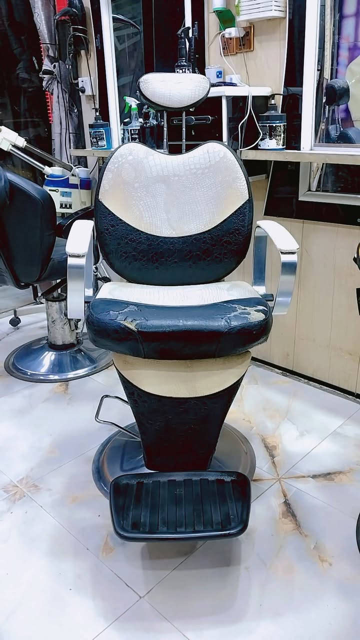 كرسي  للبيع مكاني نجف  ***********
