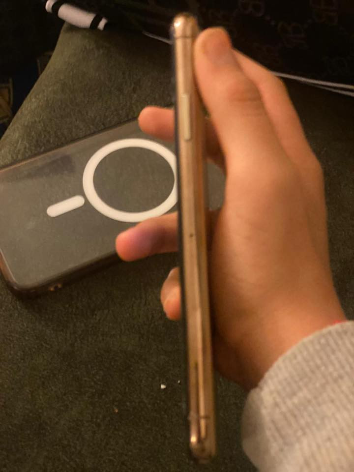 آيفون 11برو ماكس جهاز نضيف شاشه مبدله اصليه وكاله بصمة الوجه شغاله بطاريه اصليه مالته شاحنه اصلية راس وكيبل مكاني حله يم جسر الثورة للتواصل *********** متواجد فقط واتساب
