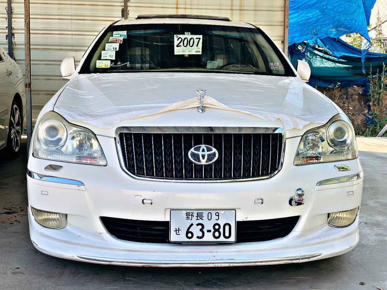 سەرەتابەناوی خوا ToYoTa Crown majesta 2006 
سەیارەکە بەس ماشااللەی گەرەک بێتەقەو ڕەقە بێنوقسانی  ٤ تایەو ویل لۆک مایباخ   جوپەکانی حوڕ کراوە ٤ دوگمەی ناوزەر کامل کراوە بە ساج مەلەکی  سەیارەی ماڵە کامل جوان کاریوننمونە ***********
