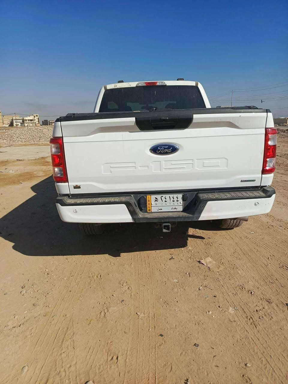 السلام عليكم ورحمة الله وبركاته 
من رخصة الأدمن المحترم 
فورد اف 150 موديل 2021
Ford F-150
رقم بغداد بأسمي 
6 سلندر 3.5L دبل توربو 
فور ويل 4×4
ماشيه 35 الف ميل 
باب طويل بدي قصير المرغوب 
لايت زينون 
شاشة وكاميرا خلفي 
حساسات خلفيه 
رادارات جانبية 
حادثها باب خلف السائق وشويه بالهلال الخلفي فقط 
مثل ما موضحه بالصور وباقي بدي السيارة
 كله كفاله عامه من كلشي على وضع الشركة وجديده جدآ كل نقص ما بيه 
معروضه 235 وبيه مجال بسيط 
مكان السيارة بغداد شارع فلسطين 
رقم الهاتف ***********
