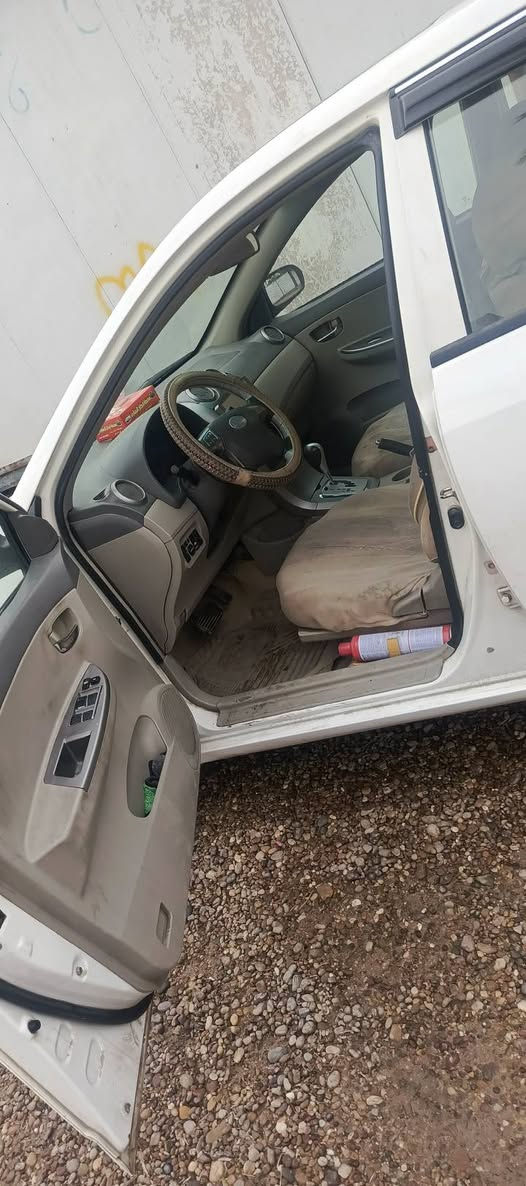 بي واي دي 2013 سياره حلوه نظيفه سعر ب 63 وبيها مجال بغداد الدور حي الصحه***********
