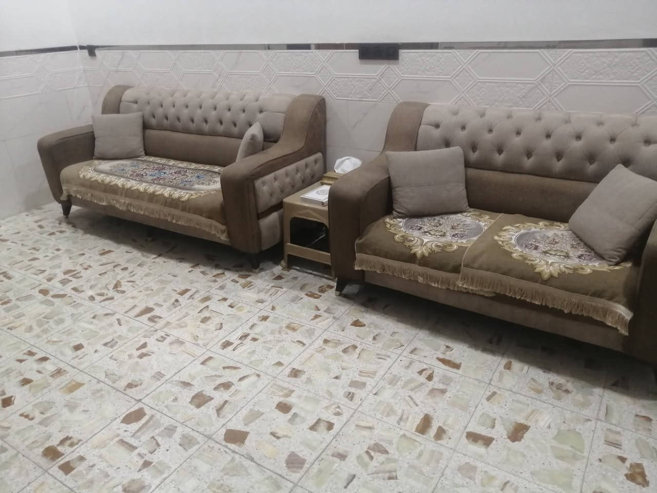 السلام عليكم تخم للبيع عشر مقاعد نظيف مكاني مدينة الصدر شارع فلاح قطاع 46 سعر خاص او اتصال ***********
