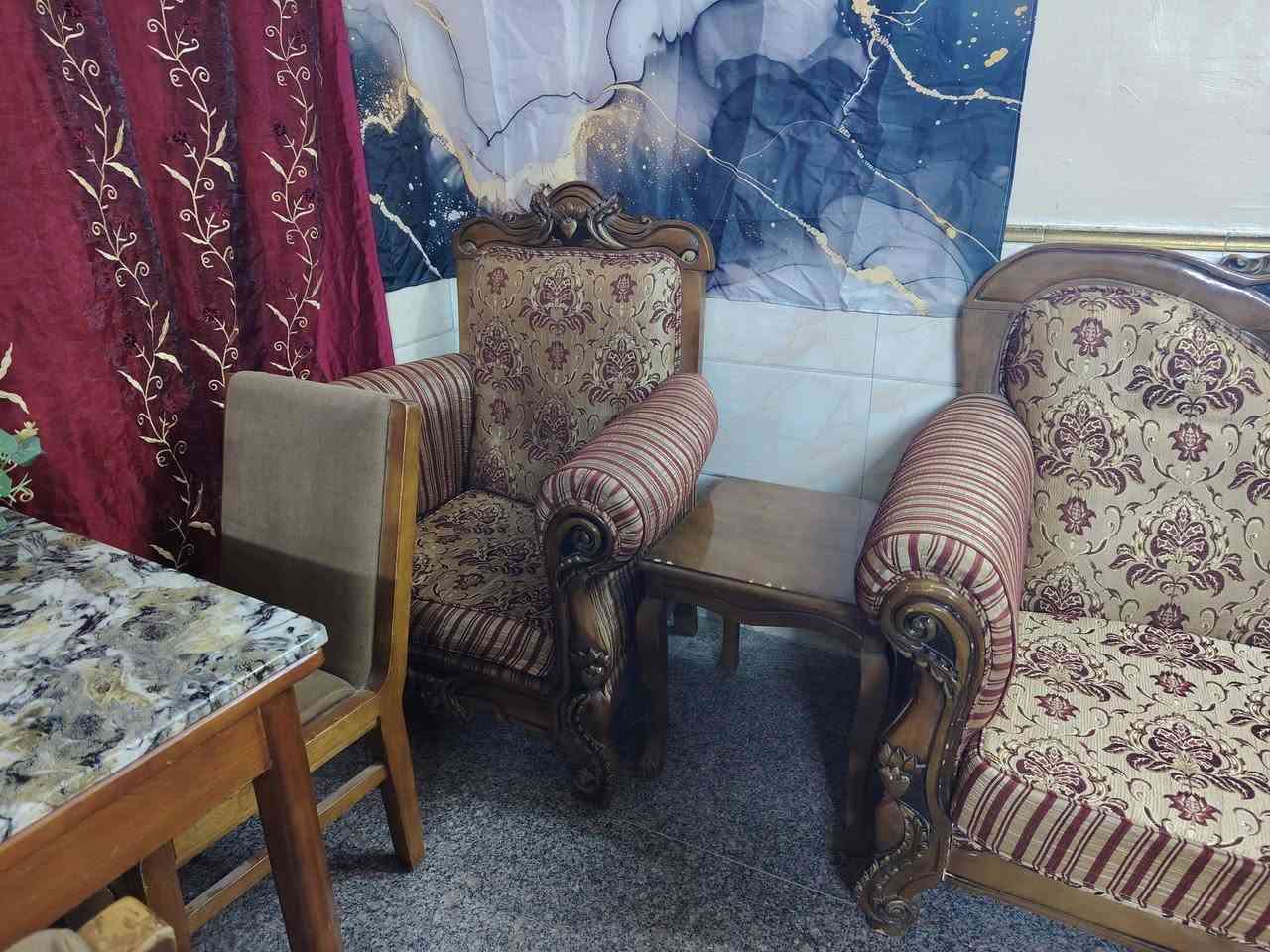 السلام عليكم تخم تركي خشب زان عشر مقاعد نظافة 80 بالميه سعره 400 مكاني بغداد البياع رقم الهاتف ***********
