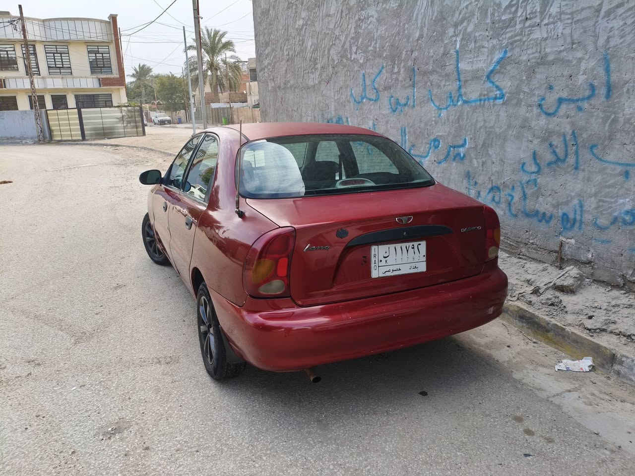 السلام عليكم دايو لانوس موديل 2001
داخل نضيف خارج نضيف صدرهة 70بل مئة تخم تاير باتري جديد جامة  أمامية جديدة لايتات  انضاف بك لايت انضاف كير عادي مكينتهة بيهة خيط تبخير سيارة بأسمي مكانها بغداد 
السعر 34 
رقم التليفون***********
