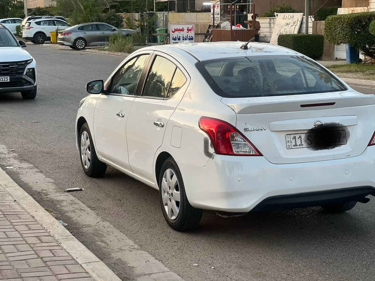 سلام عليكم للبيع نيسان سني مصريه ٢٠٢٣
ماشيه ٣٥
مكفوله من صبغ وتبديل فقط بارد شويه بلجاملغ الأمامي والخلفي ما ئشر عليهن 
وبدنه الخلفيه شويه مطخوخه 
رقم بغداد بسمي تحويل مباشر 
***********
بغداد حي الجهاد
سعر ١١٠
