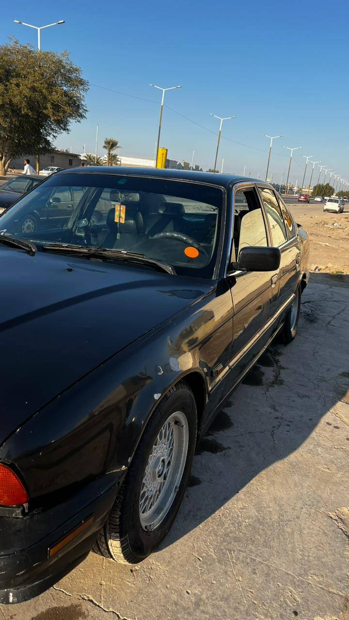 بي ام دبليو 535 موديل 1992 مصبوغه عام بسمي رقم بغداد السعر ٥٥$ وبيها مجال مكاني الأنبار الفلوجه ***********
*********** اتصل وبيك خير وادلل
