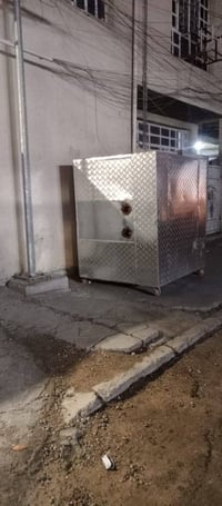 فرن عراقي شغل ايد للبيع جديد مامستخدم عوزه بس الكابينه مال الكهرباء رق...