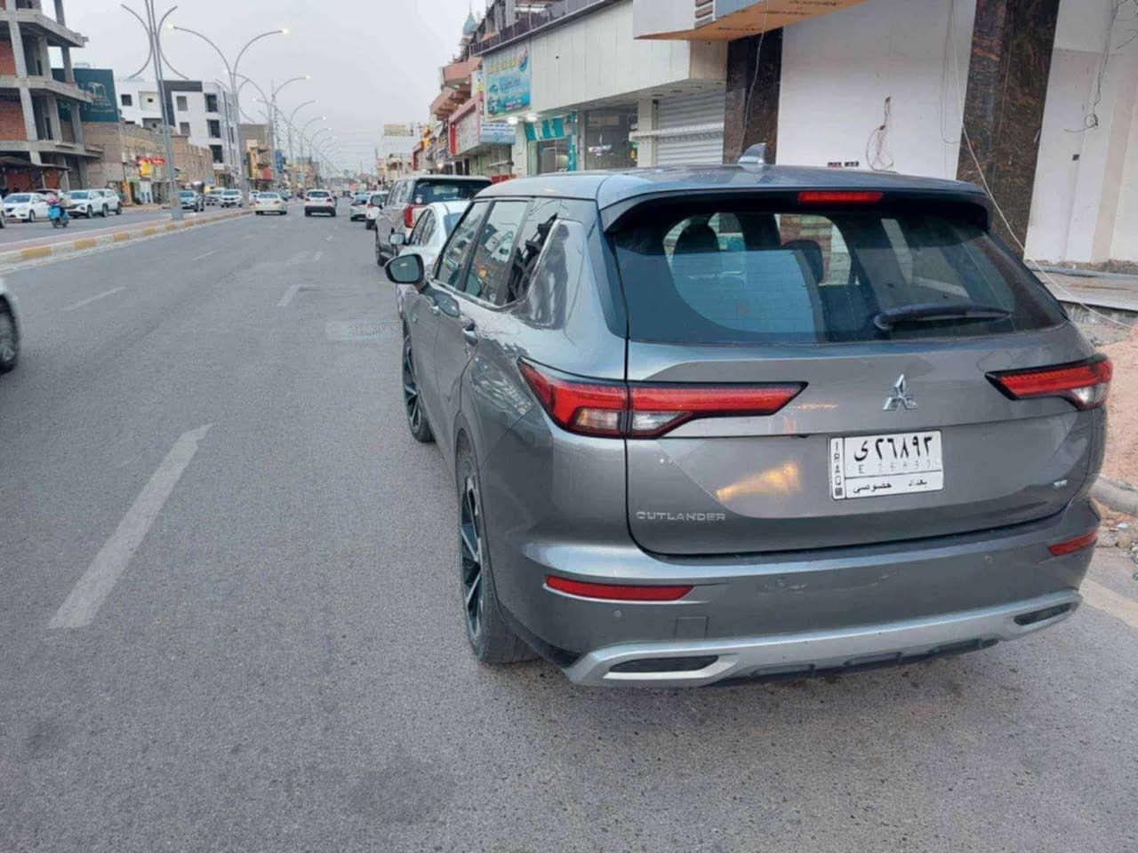 بيع او اقساط حسب القناعة
🔥ميتسوبيشي اوتلاندر2022
ياباني اصلي 

محرك 4 سلندر
حجم المحرك: 2500cc 
7 مقاعد ( المقعد الاخير للاطفال )
المواصفات
التحكم بالمراية الجانبية كهربائي
تبريد مركزي قطعتين
6 وضعيات للقيادة
شاشة دجبول الكتروني
كير شفتات للقيادة الرياضية
لايت نهاري امامي LED
إشارة ترحيب 
حساسات امامية وخلفية 
توقف ذاتي خلفي
اوتو بريك 
اوتو هولد 
كير طيارة 
ويل مقاس١٩  انش المنيوم بلادي 
كشن كهربائي ذاكرة  ( السائق فقط)
هيتر كشنات الامامية  
شاحن لاسلكي للهواتف 
كشن جلد و شامو
جميع الجامات كهربائي اوتو
تحكم ستيرن جهتين 
قيادة ذاتية و تتبع سيارات 
شاشة وكاميرا بلادي
نظام الايكو الاقتصادي
جنح خلفي 
التحكم بالمراية الجانبية كهربائي
6 سماعات
***********
***********

ماشية ٧٨
اربع قطع صبغ 
رقم بغداد تحويل مباشر 
السعر ١٧٥ و بيها مجال
