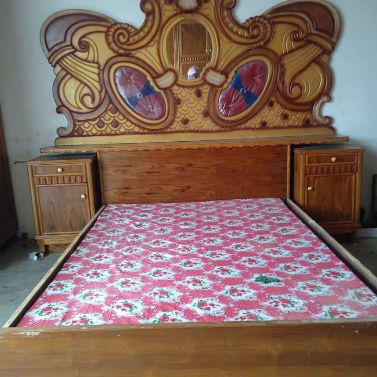 سلام عليكم توجد غرفه نوم عراقي حطاطه مستعمل شي قليل العنوان الرمانه البوعبيد السعر ٨٥٠ وبيها مجال   الستفسار عل هاذه الرقم ***********
