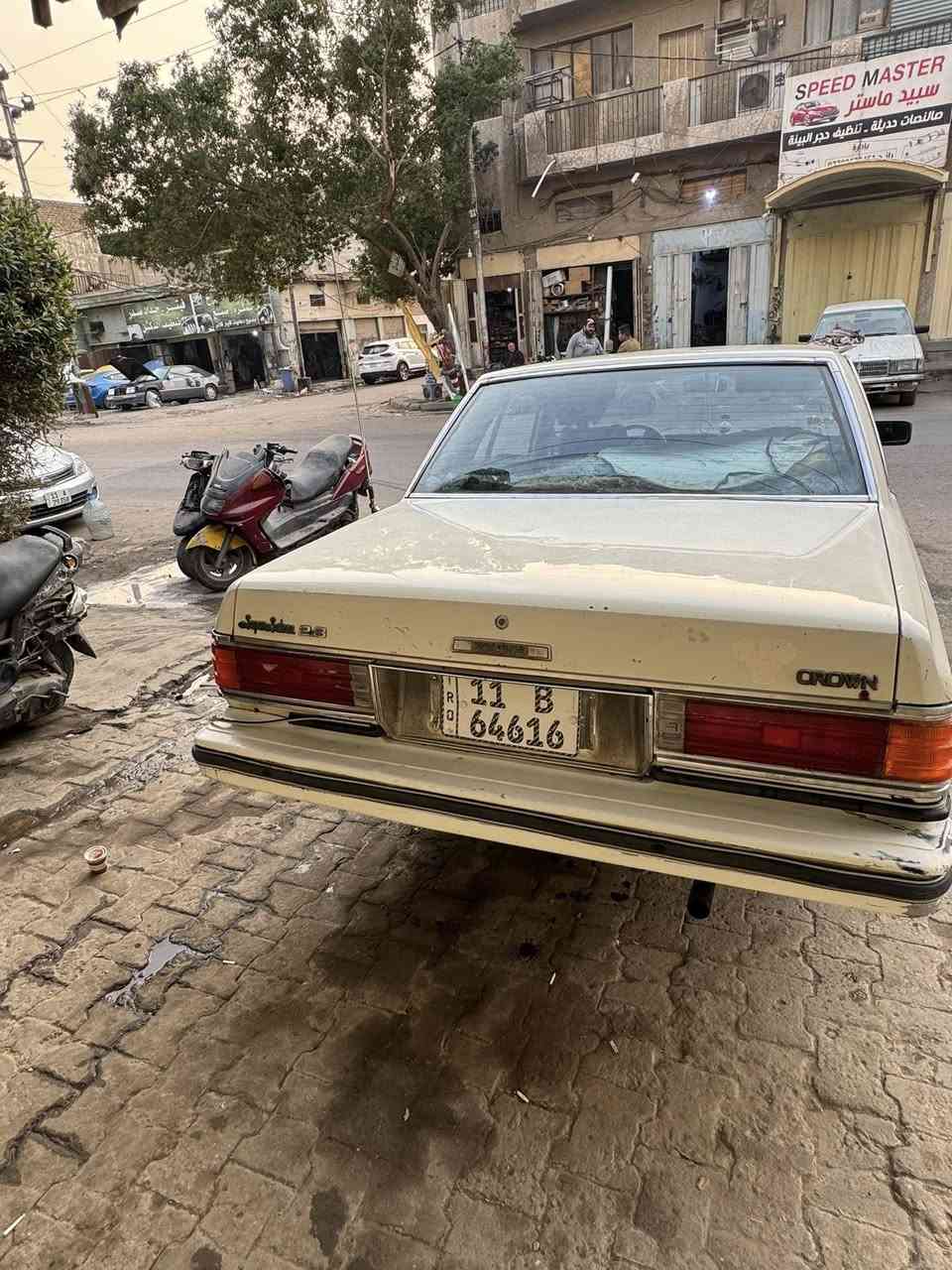 السلام عليكم
سوبر1982لبيع
سياره بلاديه كامله من كلشي
كير مكينه خير من الله 
بيهه حجول صبغ فقط
رقم بغداد نكليزي سنويه 2030بسم تحويل ثاني يوم 
سعر43$
رقم ***********
بغداد حي الجامعه
