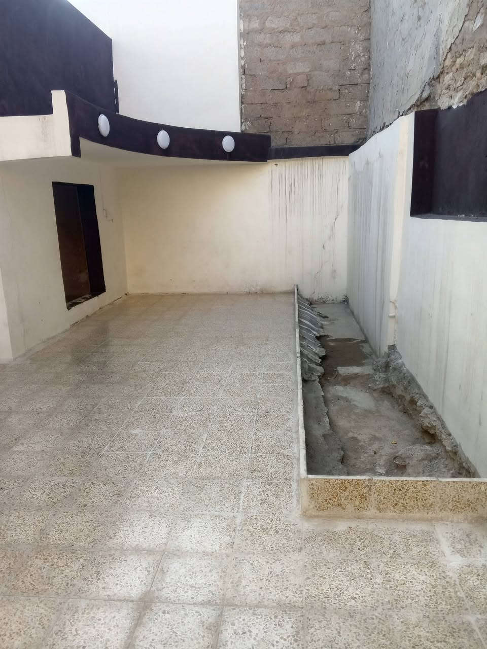 السلام عليكم عندي بيت بالاصلاح الزراعي دوسه مساحه 171للبيع البيت ابدوسه السند باسمي ***********
