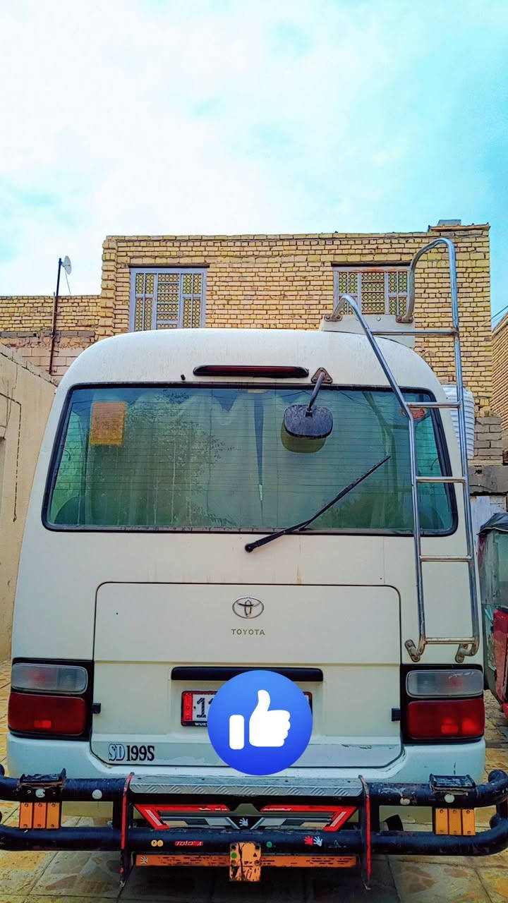 كوستر مديل 15 سياره فول جوبلس اصل 
سله داخليه حاكيه
محرك وكير واكسل وطخم تاير تبريد تتدفئه كله شرط منظومة غاز كشن استاركس رقم بغداد انكليزي مصفره من كلشي باب كهربائي 
بيها شويه صبغ يم الدرج سياره جاهزه 
السعر 345 وبيها مجال 
مكان ناصرية قضاء الغراف 
***********
