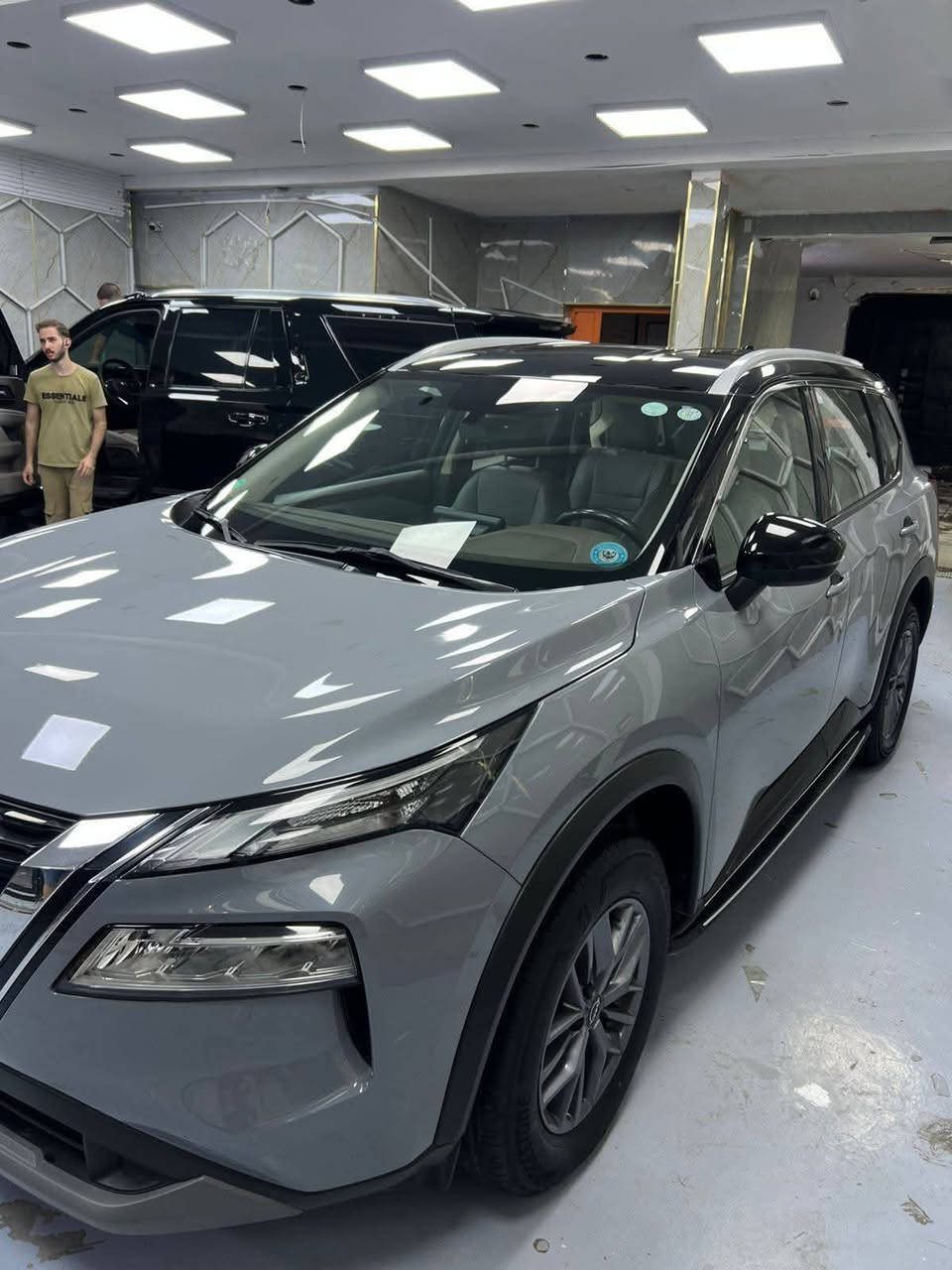 السلام عليكم للريع نيسان اكستريل موديل2023 خليجي شركة السور داخل الضمان بعدها  7 راكب  فور ويل درايف ماشية 35 الف كيلو رقم اربيل  جلد .. تحويل ثاني يوم سيارة باسمي مواصفات كشنات جلد  شاشة كبيرة   sv سياره نظيفة جدا  
7 راكب 
دوسات صعود
تو كلر اسود وسمنتي 
وبقية المواصفات معروفة الsv 
ملاحضات بيها شخط صغير ملش في باب السائق 
بعده ضمن الضمان وسنة ونص تبديل دهن وفلاتر مجاني 
مكان السيارة بغداد المنصور 
 التواصل على  الرقم فقط  ***********
قليل اتواجد بالفيس
