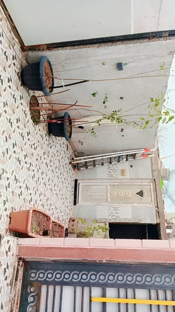 سلام عليكم بيت للبيع طابو زراعي مساحه 170 التنومه جرف الملح أو حي الغدير يحتوي ع استقبل 5*5و غرفتان 4-4و5-4ومطبخ4*4وهول 6*5وحمام وتواليت مشترك داخلي غربي 3*2و تواليت خارجي مع طارمه كبيره  وحديقه وشارع مقرنص ومجاري شارع متكامل وجيران طيبين وبناء حديث  قريب ع سوق وجسر الايطالي وشارع الإطفاء موقع جيد وهذا رقمي ***********
