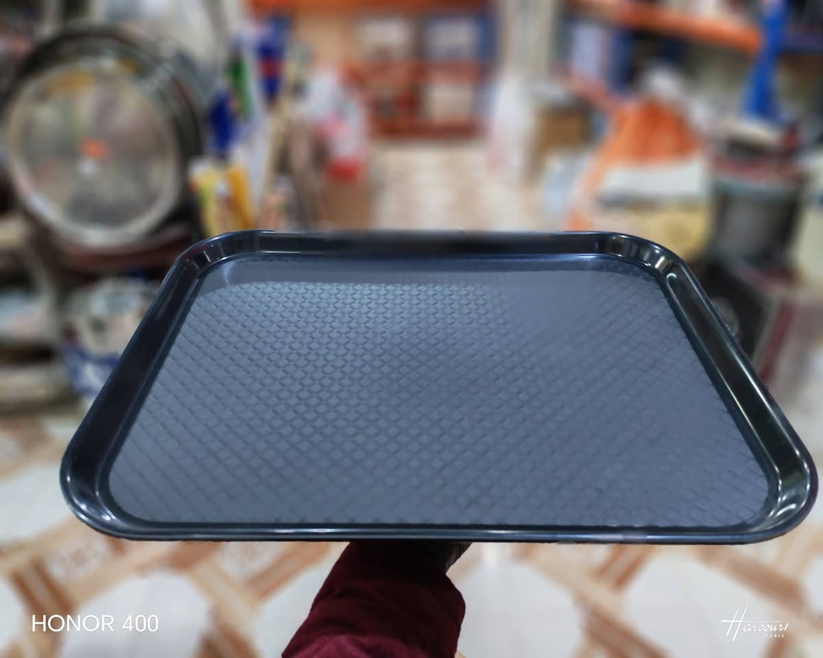 #مجمع_الحاج_صبار_واولاده_التجاري

✨ صينية تقديم مانعة للانزلاق ✨
ترتيبك صار أسهل وأجمل 👌
سطح خاص يمنع انزلاق الكاسات والصحون، تصميم عملي وخفيف، مثالية للتقديم بالبيت أو للمطاعم والمقاهي.
✔️ متينة وتتحمّل الاستخدام اليومي
✔️ حواف مرتفعة للأمان
✔️ سهلة التنظيف
✔️ شكل أنيق وعصري

فقط ب2500 دينار 

تتوفر خدمة توصيل في كافة محافظات العراق


**إذا كنت صاحب هذا الإعلان وتريد حذفه لأي سبب، رجاءا أرسل رسالة إلى الدعم الفني**