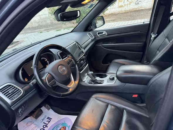 السلام عليكم 
جيب كراند شيروكي لمتد 2021
فول مواصفات 4x4 محرك3.6
حادثها مثل ما موضح بالصوره
قطعه وحده صبغ الباب الاماميه الي بصف السايق 
الباب الخلفيه مبدله نفس اللون بلاديه
ماشيه 52 الف 
ايرباك برده فقط
السياره كامله من كلشي متصرف عليها الف
سعرها 275 وبيها مجال بسيط
***********
