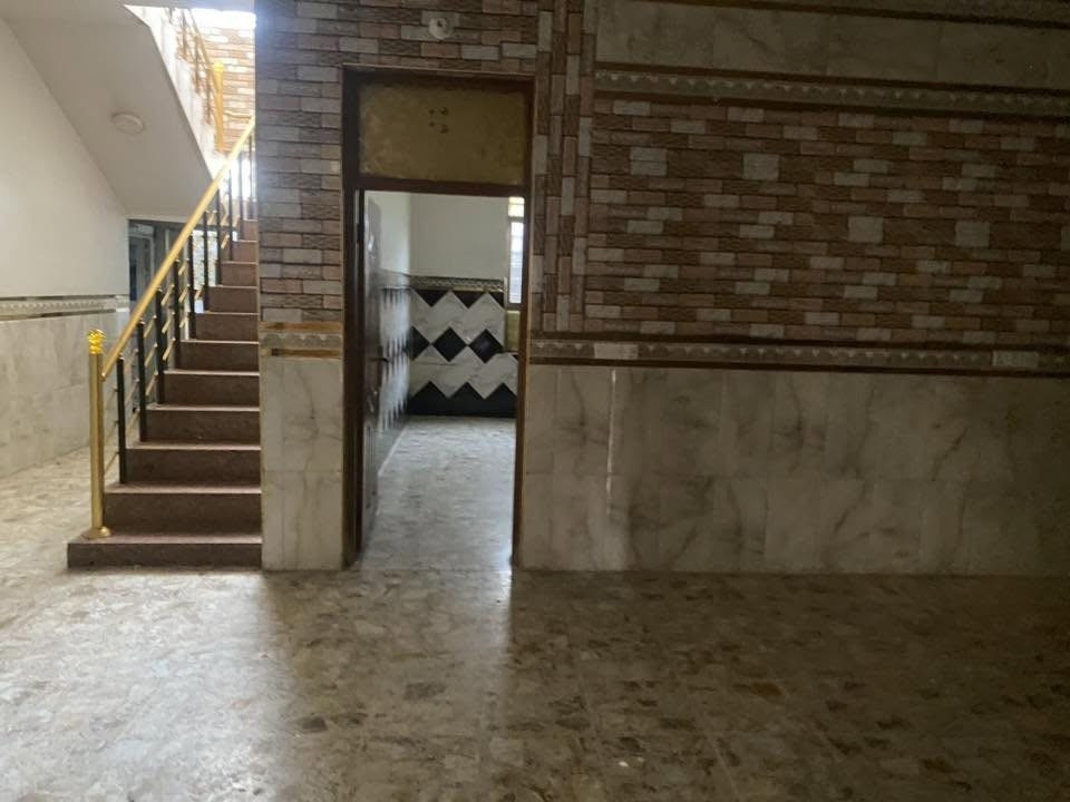 سلام عليكم بيت مساحه ٢٠٠متر لليجار اي ستفسار تصل على رقام ***********
