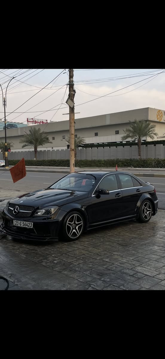 السلام عليكم للبيع
وايد بدي تعديل كامل الامارات ويا صبغ هاي سيارة نسخه وحيدة بل عراق 

مارسيدس  amg بدي 204

موديل 2012

محرك v6 عقل فوك المرغوب

فول موصفات 

صبغ  فى دبي على الشغل تعديل ابيع عام

كير مكينه كفالة 

مواصفات السيارة 

تعتيم تلقائي للمرآة الداخلية 

نظام تبريد +قطتعين منفصل تبريد ثلج 

أنارة قراءة أمامية 

حساس اضاءة

فتحه 

موس تحكم وسطي

لايتات زينون وعدسات 

كشنات جلد كهرباء  

ستيرن  بور

تحكمات ستيرن 

داخل اسود سقف شامو

شاشه 

 

لايت زينون وعدسات 

حساسات مطر

وبيها بعد هواي مواصفات ماذكرتهن

رقم شمالي تحويل وكاله بشرط 

مكانه بغداد السيديه 
رقمي ‭٠٧٨٣ ٨٧٧ ١٢٢١‬ 
السعر ١٣٥ مجال كلش بسيط
