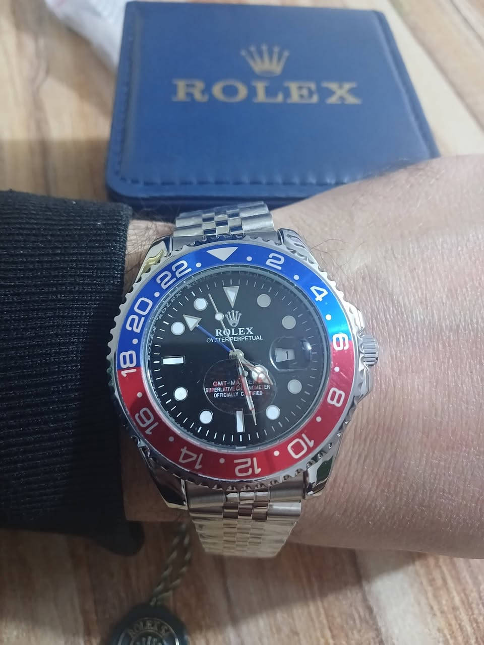 ساعه رولكس ببسي باله بهذا الشكل مع علبته
ساعة تحفة فنية كوارتز 

رنك دوار وميناء سوداء فخم مع اميال وارقام لامينوس 

زجاج زفير ضد الخدش وسير مصنوع من الاستانلس ستيل 

مقاومة ماء والغبار 

الساعة مختمه من كل مكان

السعر :- 25ع اول تم  مع توصيل 

للحجز والاستفسار يرجى الاعتماد خاص


**إذا كنت صاحب هذا الإعلان وتريد حذفه لأي سبب، رجاءا أرسل رسالة إلى الدعم الفني**