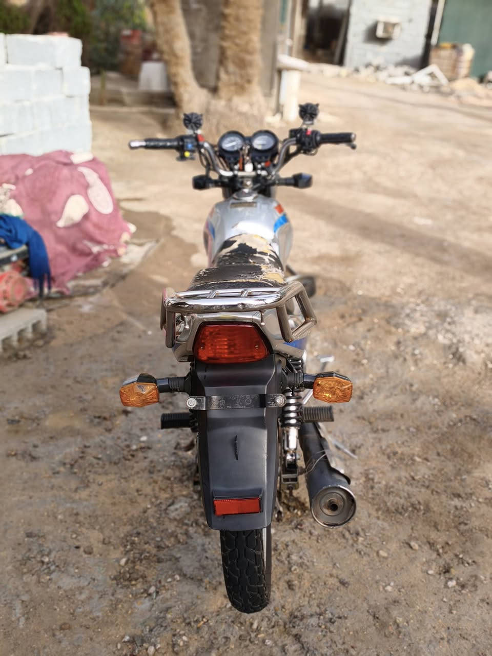 سلام عليكم دايون عظم موديل 2020
الدراجه احلا من الصورة محرك وكاله مامفتوح برغي منه كهربائيات كلها شغال 
الدراجه اوراق أصولي 
للتواصل *********** 
مكاني شارع الابراهميه قرب شركه الفضلي للتجاره
